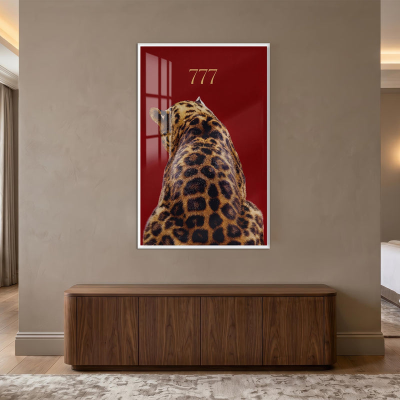 Kırmızı Zeminde 777 Leopar Cam Tablo – Gümüş Çerçeveli Cam Tablo