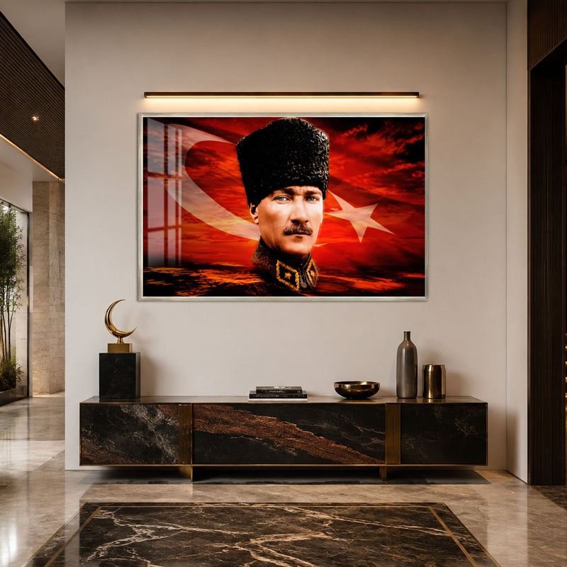 Kızıl Gökte Kalpaklı Atatürk Cam Tablo – Gümüş Çerçeveli