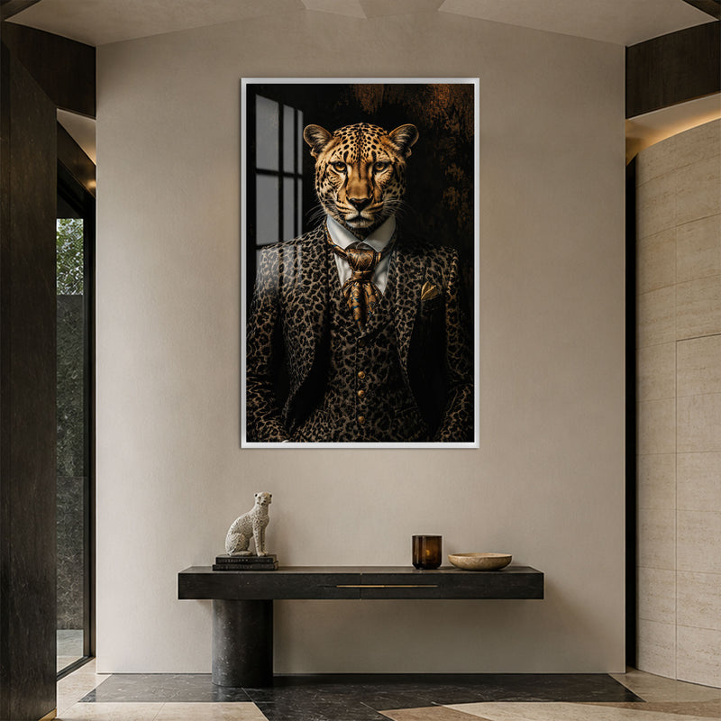 Takım Elbiseli Leopar Beyefendi Cam Tablo – Beyaz Çerçeveli Cam Tablo