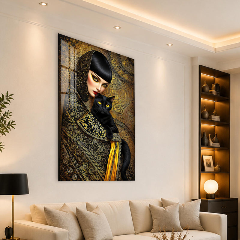Altın Desenler İçinde Kara Kedili Kadın Cam Tablo – Cam Tablo