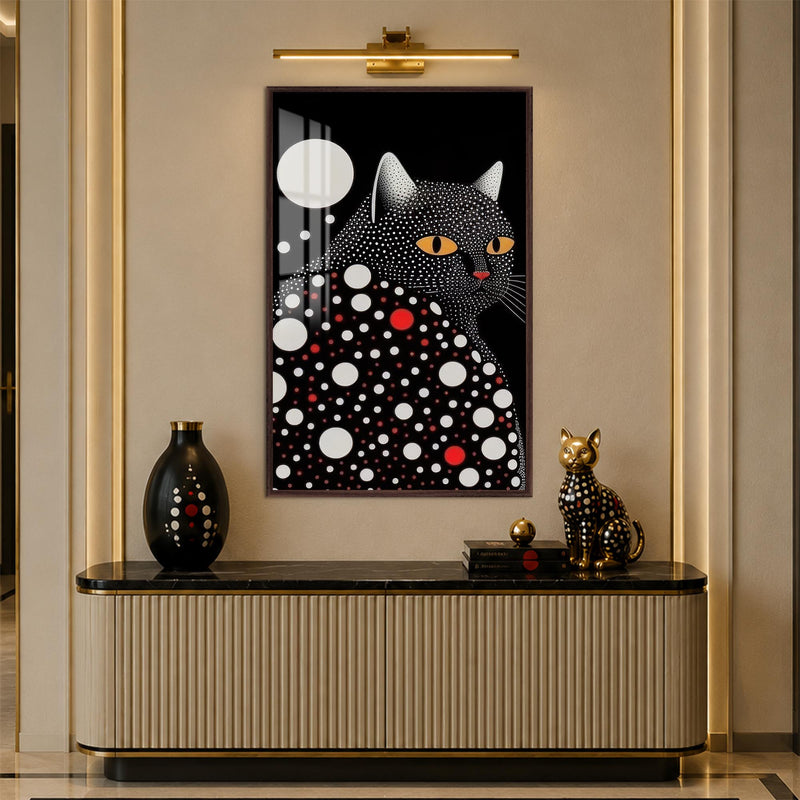 Gece Işığında Benekli Kedi Cam Tablo – Ceviz Çerçeveli Cam Tablo