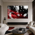 Gri Fonda Bayraklı Atatürk Cam Tablo