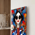 Yuvarlak Gözlüklü Renkli Pop Art Kadın Cam Tablo – Cam Tablo