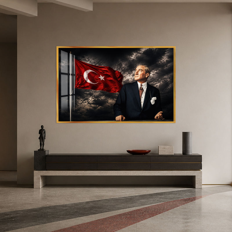 Fırtınalı Gökte Atatürk Cam Tablo – Altın Çerçeveli