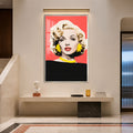 Sarı Küpeli Pop Art Sarışın Cam Tablo – Gümüş Çerçeveli Cam Tablo