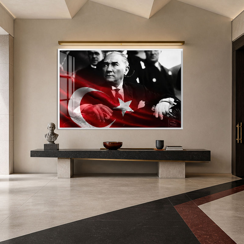 Gri Fonda Bayraklı Atatürk Cam Tablo – Beyaz Çerçeveli