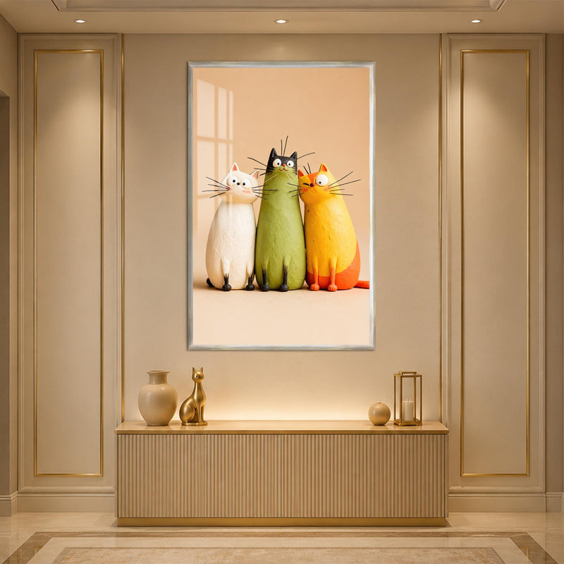 Üç Renkli Meraklı Kedi Cam Tablo – Gümüş Çerçeveli Cam Tablo