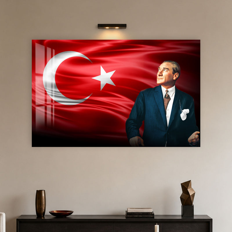 Bayrak Yanında Atatürk Cam Tablo