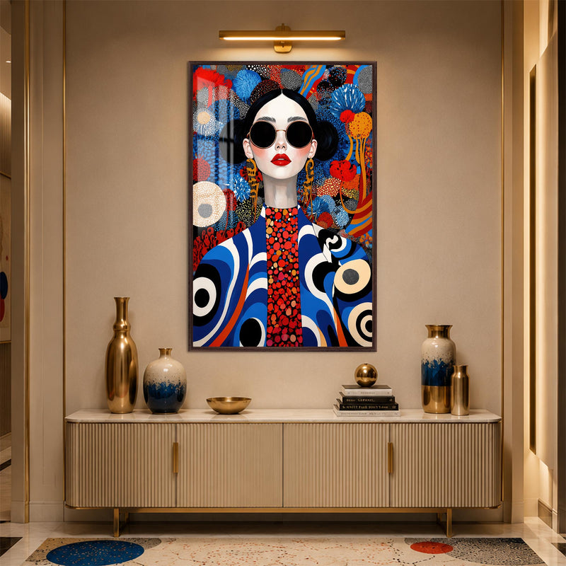 Yuvarlak Gözlüklü Renkli Pop Art Kadın Cam Tablo – Ceviz Çerçeveli Cam Tablo