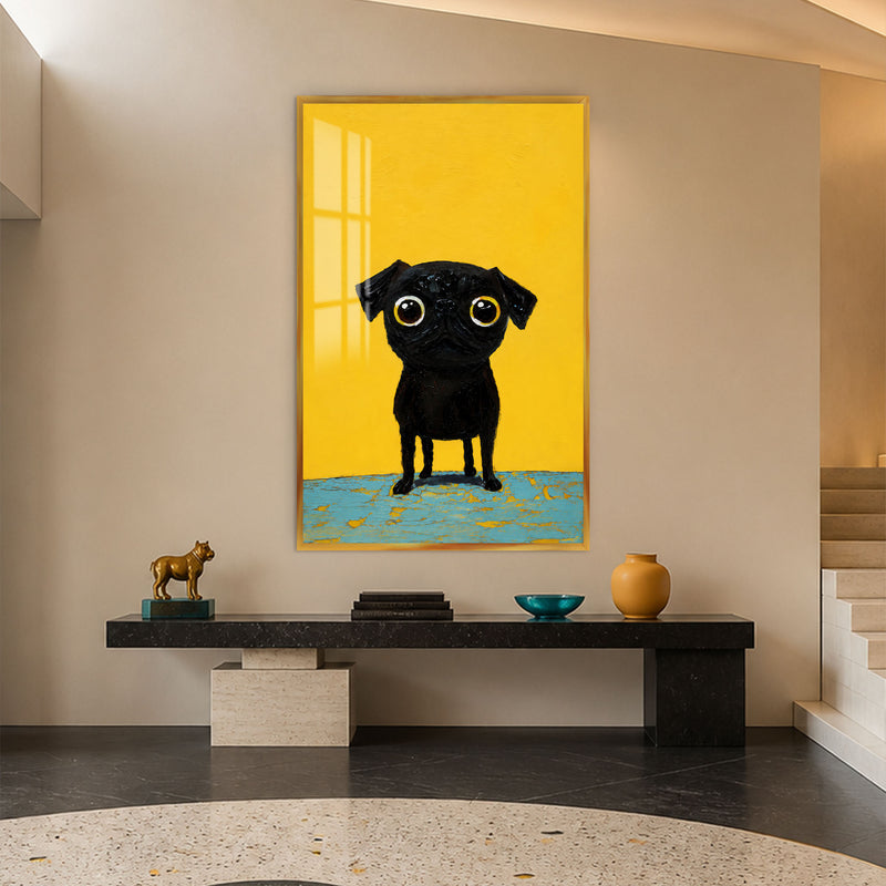 Sarı Fonda Siyah Pug Cam Tablo – Altın Çerçeveli Cam Tablo