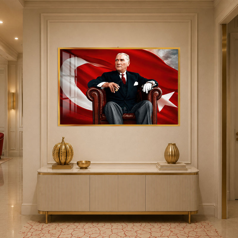 Deri Koltukta Atatürk Cam Tablo – Altın Çerçeveli