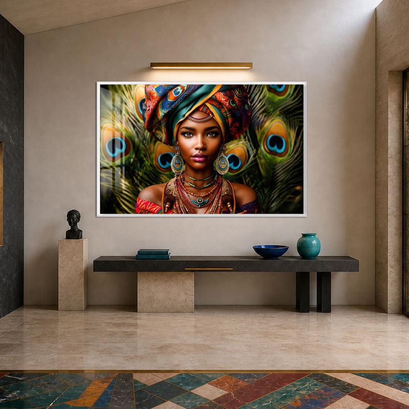 Tavus Tüylü Afrikalı Kadın Cam Tablo – Beyaz Çerçeveli Cam Tablo