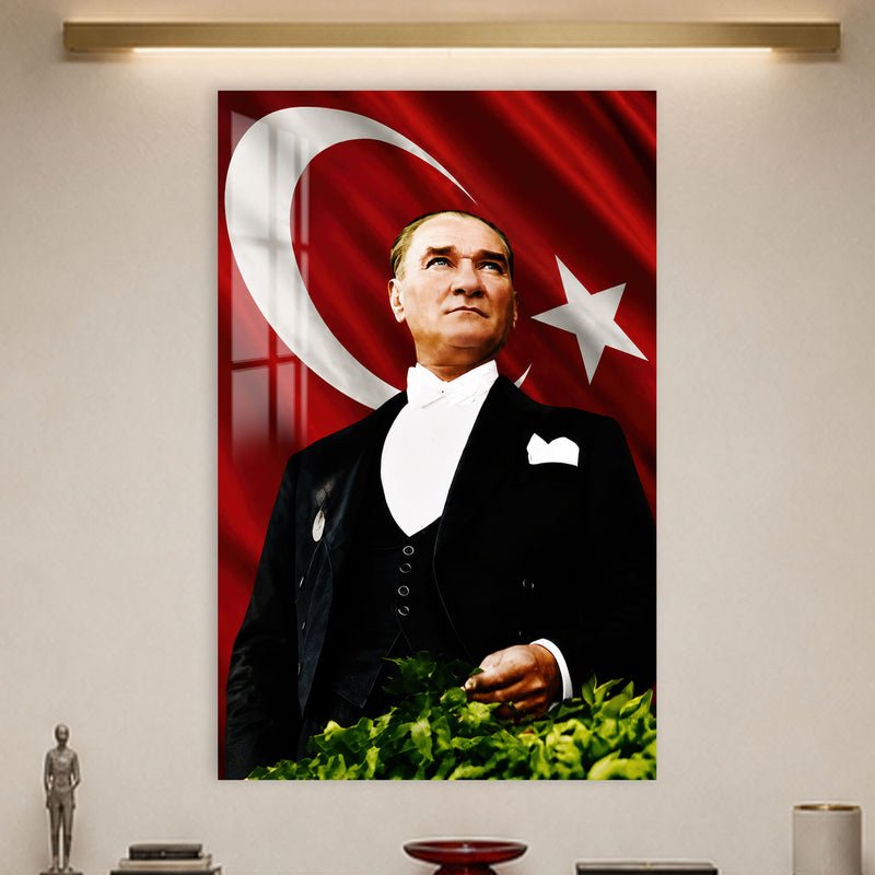 Bayrak Önünde Atatürk Cam Tablo