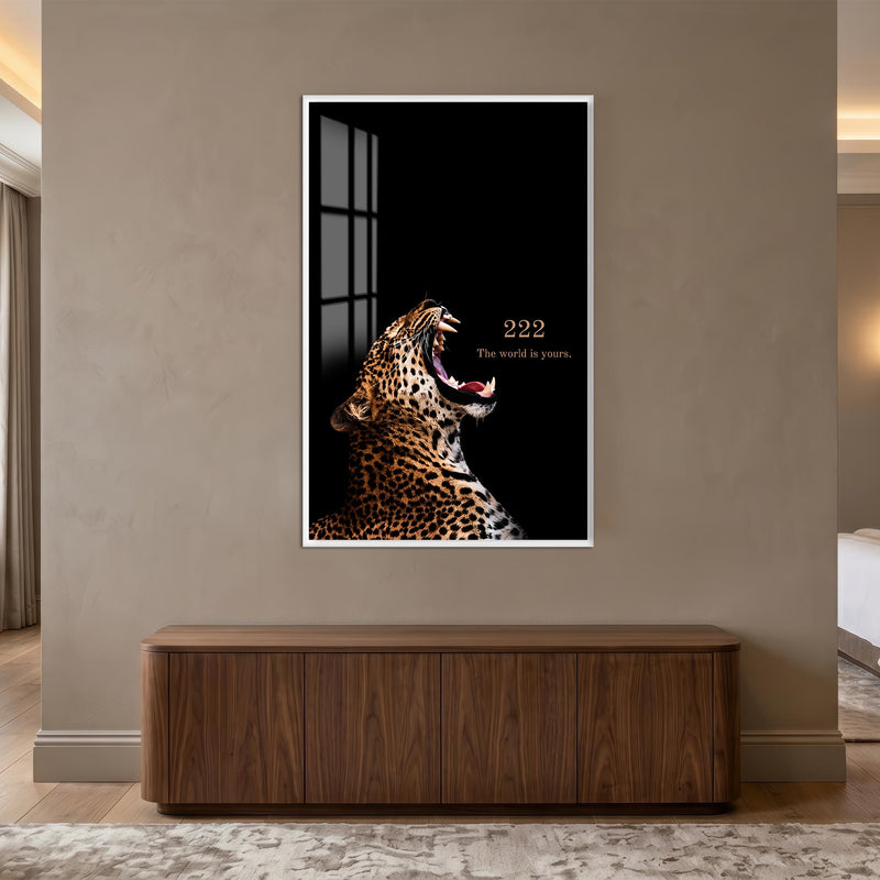 Siyah Zeminde 222 Leopar Cam Tablo – Gümüş Çerçeveli Cam Tablo