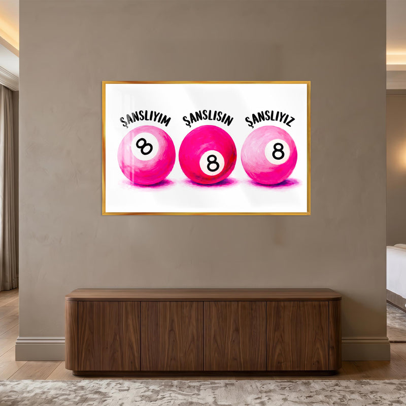 Pembe Bilardo Toplarında Şans Cam Tablo – Altın Çerçeveli Cam Tablo