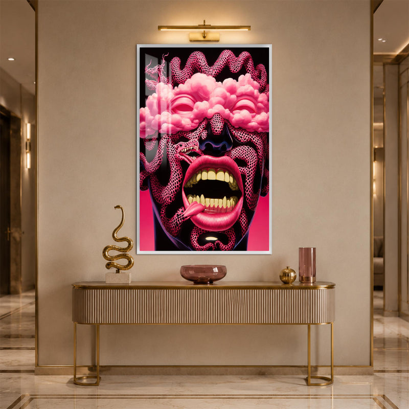 Pembe Yılanlı Medusa Portresi Cam Tablo – Beyaz Çerçeveli Cam Tablo