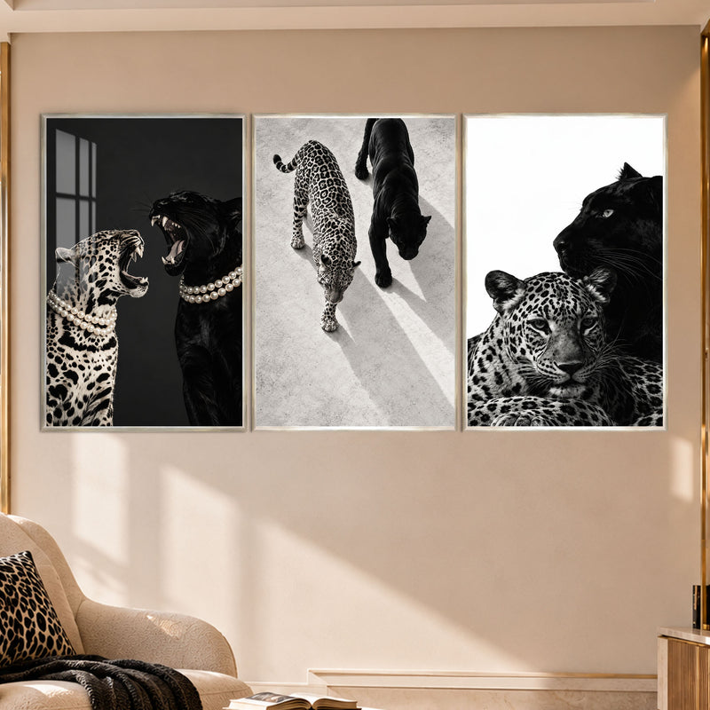 Leopar ve Panter Siyah Beyaz Üçlü Cam Tablo – Gümüş Çerçeveli