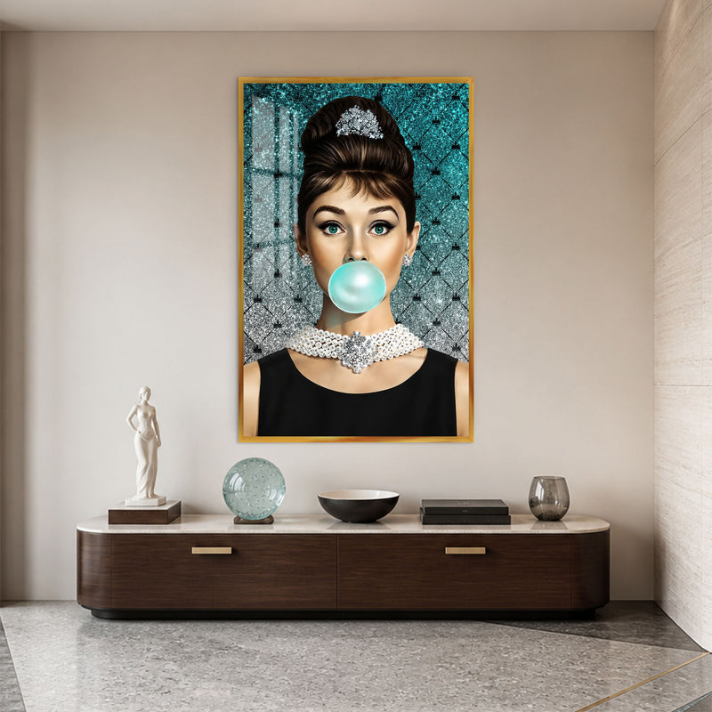 Balon Sakızlı Pırlanta Kolyeli Kadın Cam Tablo – Altın Çerçeveli Cam Tablo