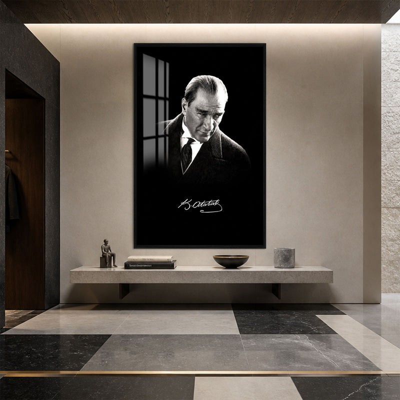 İmzalı Atatürk Cam Tablo – Siyah Çerçeveli