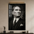 Yukarı Bakan Atatürk Cam Tablo