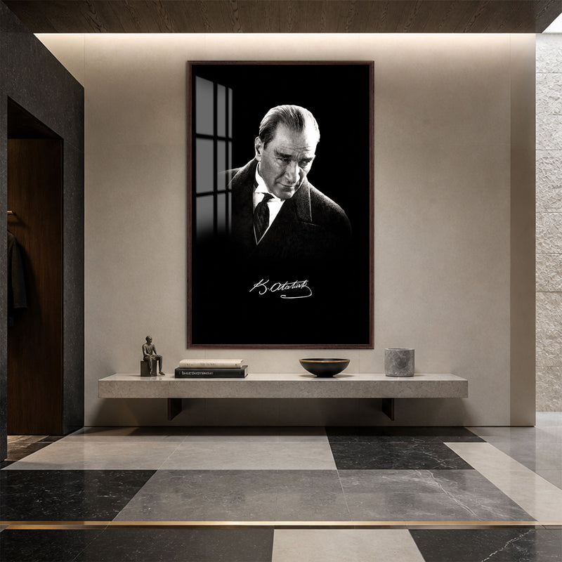 İmzalı Atatürk Cam Tablo – Ceviz Çerçeveli
