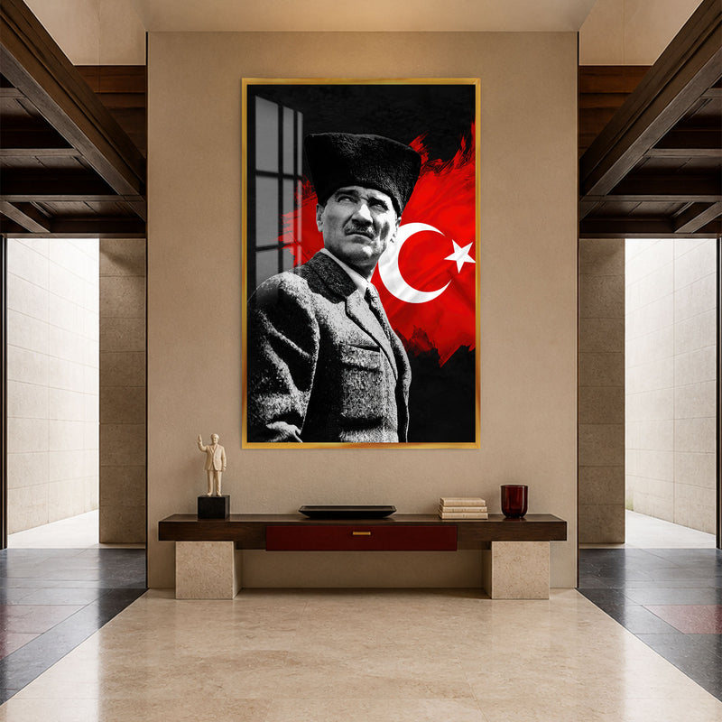 Fırça Bayraklı Atatürk Cam Tablo – Altın Çerçeveli