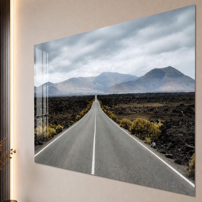 Volkanik Arazide Uzun Yol Cam Tablo – Cam Tablo