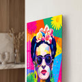 Renkli Gözlüklü Frida Kahlo Pop Art Cam Tablo – Cam Tablo
