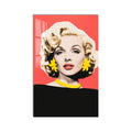 Sarı Küpeli Pop Art Sarışın Cam Tablo – Cam Tablo