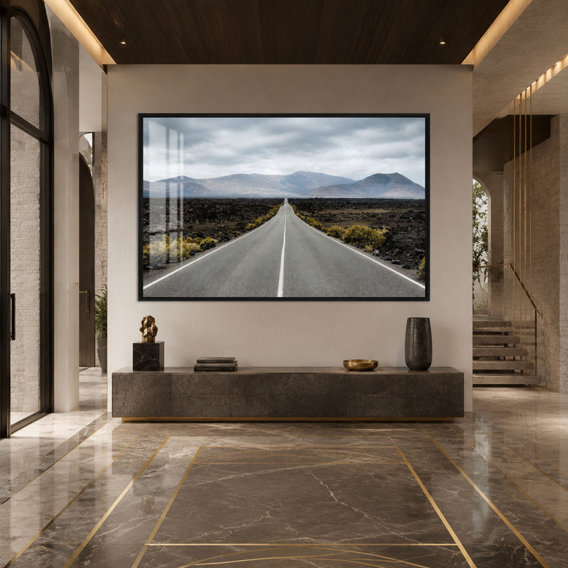 Volkanik Arazide Uzun Yol Cam Tablo – Siyah Çerçeveli Cam Tablo