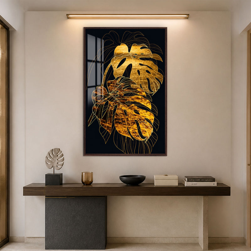 Gece Parlayan Altın Monstera Cam Tablo – Ceviz Çerçeveli Cam Tablo