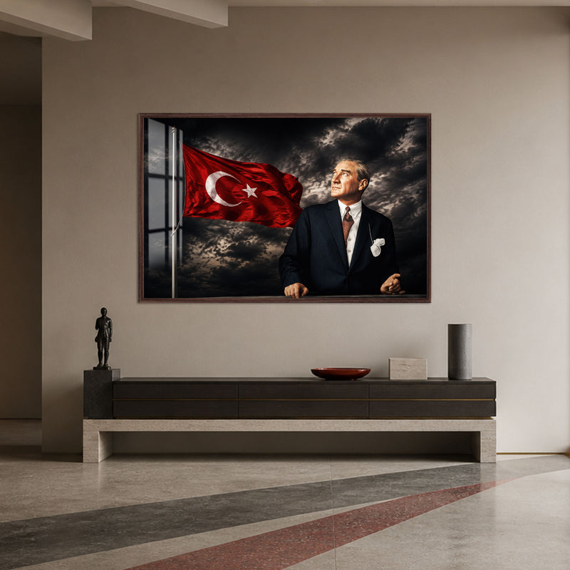 Fırtınalı Gökte Atatürk Cam Tablo – Ceviz Çerçeveli