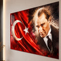 Kızıl Bayrakta Atatürk Cam Tablo