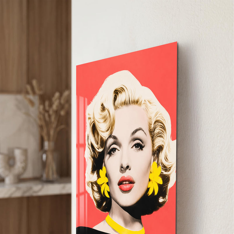 Sarı Küpeli Pop Art Sarışın Cam Tablo – Cam Tablo