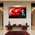 Bayrak Yanında Atatürk Cam Tablo – Gümüş Çerçeveli