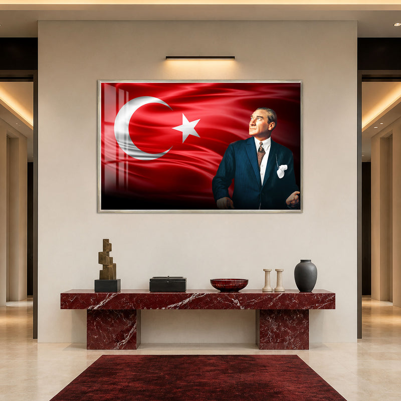 Bayrak Yanında Atatürk Cam Tablo – Gümüş Çerçeveli