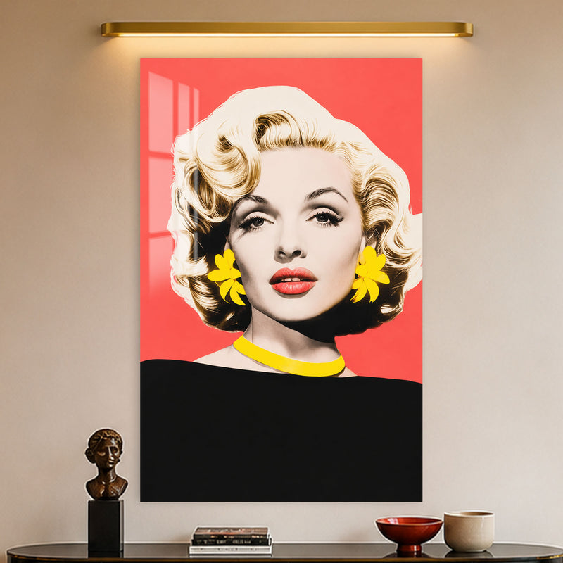 Sarı Küpeli Pop Art Sarışın Cam Tablo – Cam Tablo