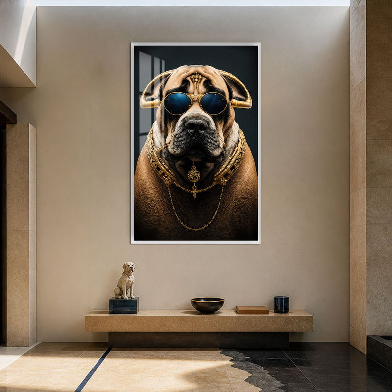 Altın Zincirli Güneş Gözlüklü Köpek Cam Tablo – Beyaz Çerçeveli Cam Tablo
