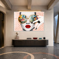 Gözlüklü Kadın Pop Art Cam Tablo – Beyaz Çerçeveli Cam Tablo