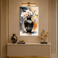 Koyu Vazoda Beyaz Çiçek Demeti Cam Tablo – Gümüş Çerçeveli Cam Tablo