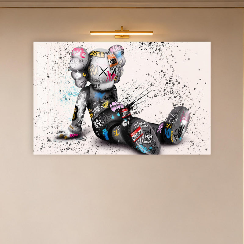 Grafiti Bezelemeli Ayıcık Figürü Cam Tablo – Cam Tablo