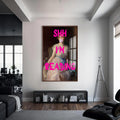 Shh I’m Reading Cam tablo – Ceviz Çerçeveli Cam Tablo
