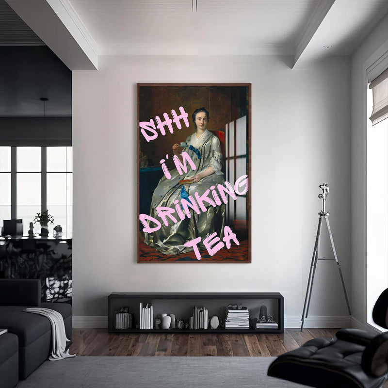 Shhh I’m Drinking Tea Cam tablo – Ceviz Çerçeveli Cam Tablo