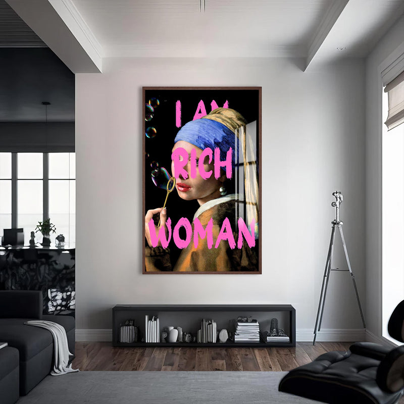 I Am Rich Woman Cam tablo – Ceviz Çerçeveli Cam Tablo