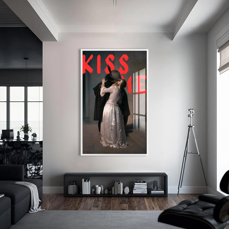 Kiss Me Cam tablo – Beyaz Çerçeveli Cam Tablo