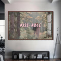 Kiss-able Cam tablo – Ceviz Çerçeveli Cam Tablo
