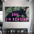 Shh… I’m Reading Cam tablo – Beyaz Çerçeveli Cam Tablo