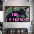 Shh… I’m Reading Cam tablo – Ceviz Çerçeveli Cam Tablo