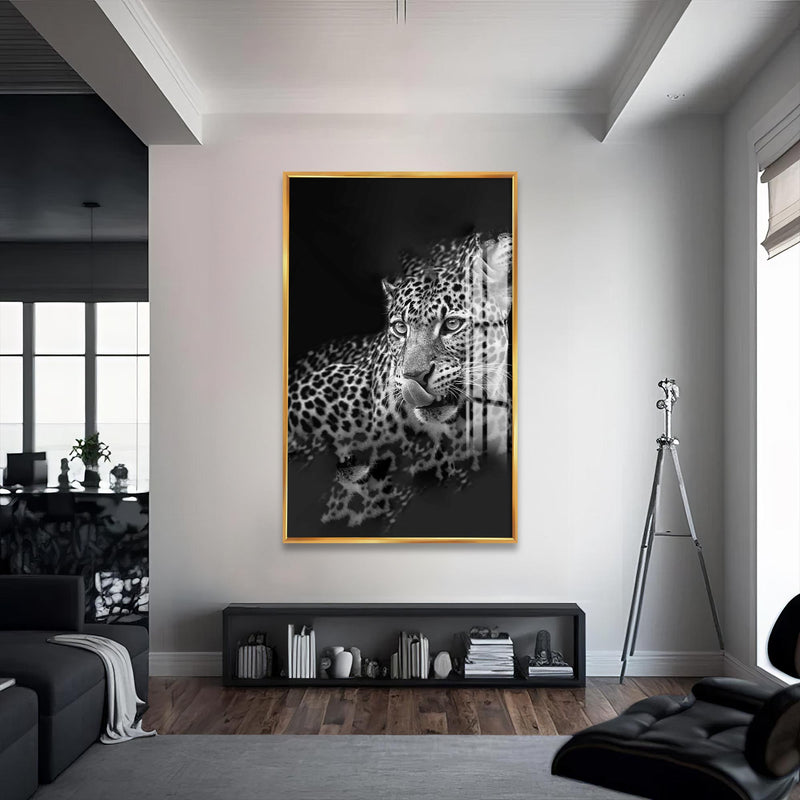 İştahlı Leopar Cam Tablo – Altın Çerçeveli Cam Tablo