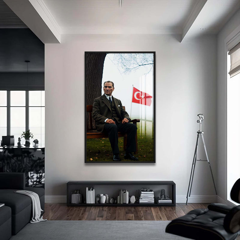 Atatürk Türk Bayrağı Cam Tablo – Siyah Çerçeveli Cam Tablo